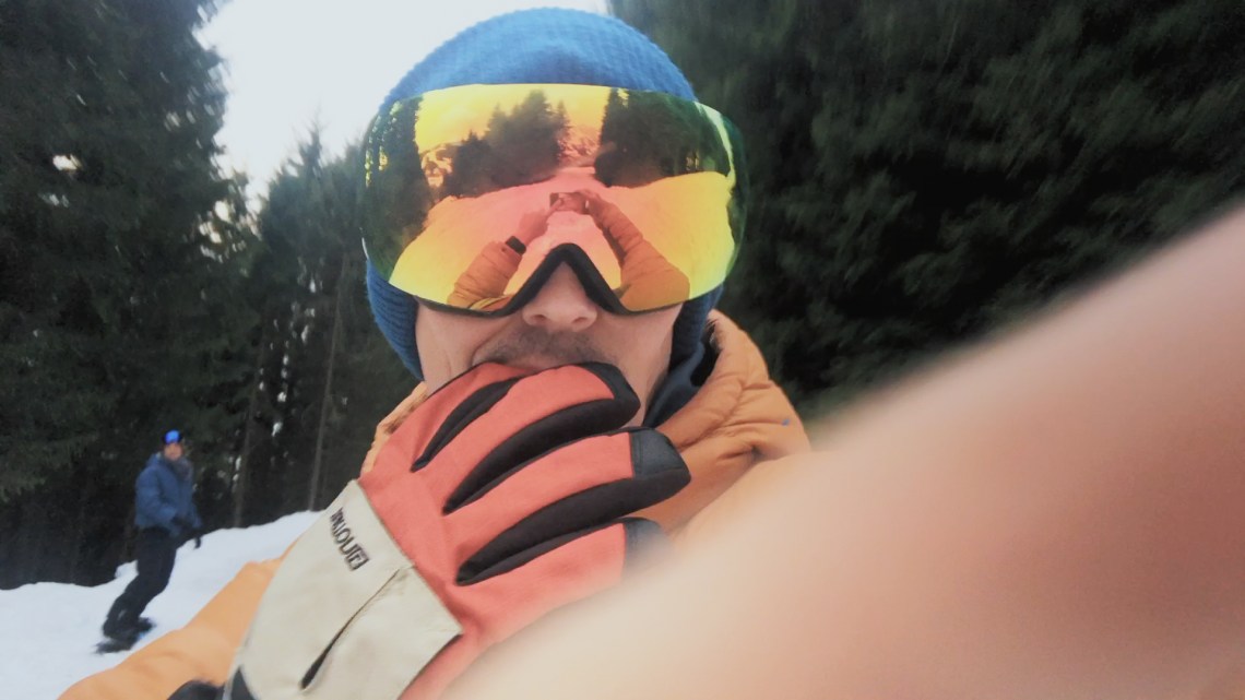 Guy_proposes_Still2_©AdrianBidron